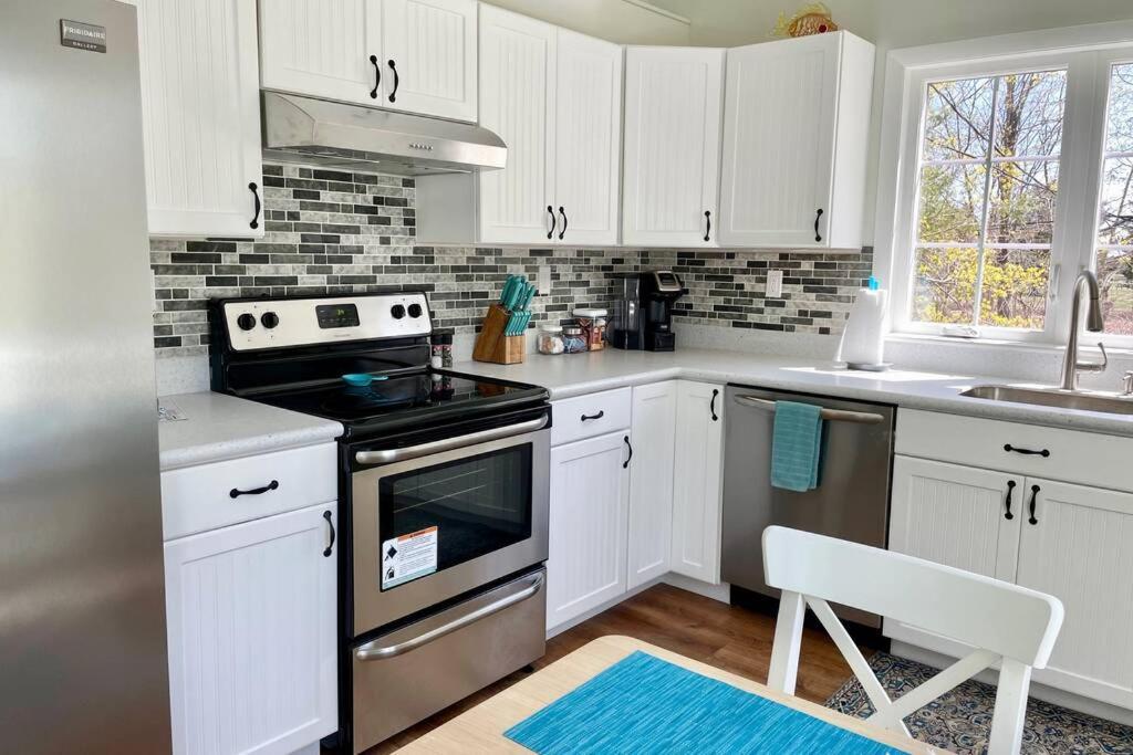 Newly Renovated Carriage House Near Town & Beaches 麦迪逊 外观 照片